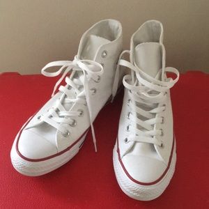 NWOB White Converse High Tops Chuck Taylor W9 M7